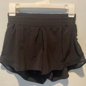 Lululemon hotty hot high rise shorts 2.5”